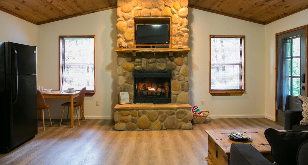 Camphouse At Eagle Ridge Includes Hot Tub, Wifi, And Charcoal Grill Cabin Villa Broken Bow Exterior photo